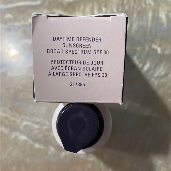 Mary Kay Daytime Defender Sunscreen Broad Spectrum SPF 30 for All Skin Types - Picture 4 of 4